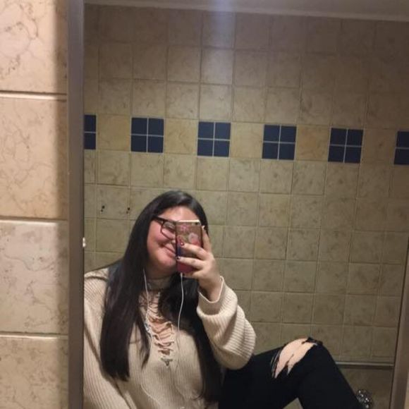 Meet your Posher, Sabrina - Picture 1 of 1